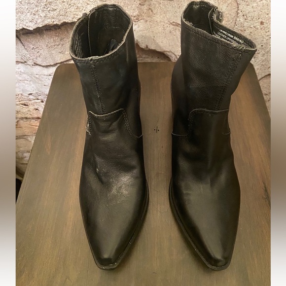 Lucky 🍀 Brand Black Leather Chunky Heel Bootie - Picture 9 of 9